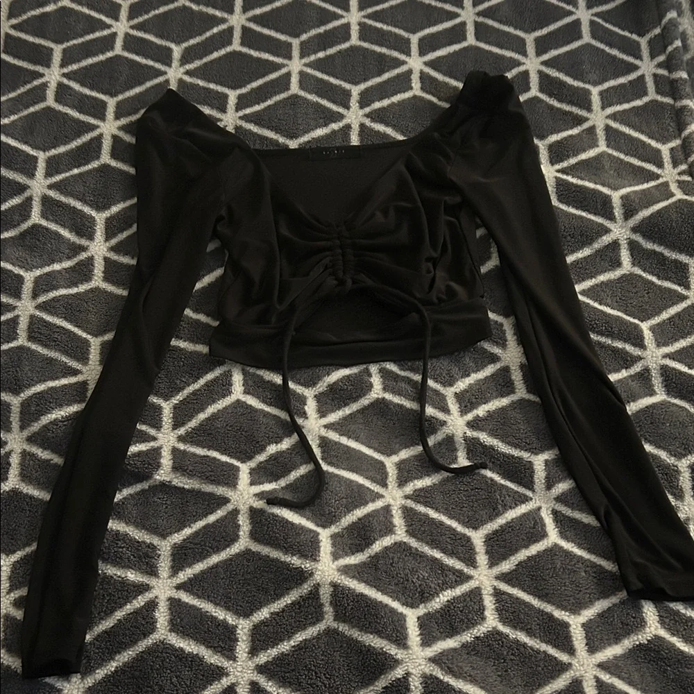 Chic Black Long Sleeve Crop Top - Picture 1 of 1